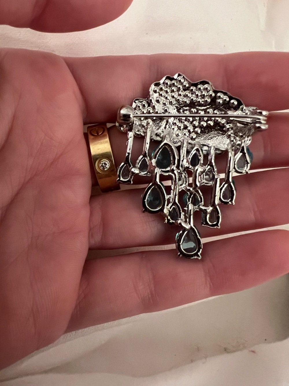 🧷🌧️GORGEOUS Cloud and Blue Raindrop Brooch on Silver Base - Vintage-Inspired! - Picture 3 of 3